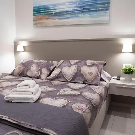 Apartment Virgilio Hosting Casa Nuovissima Vista Mare