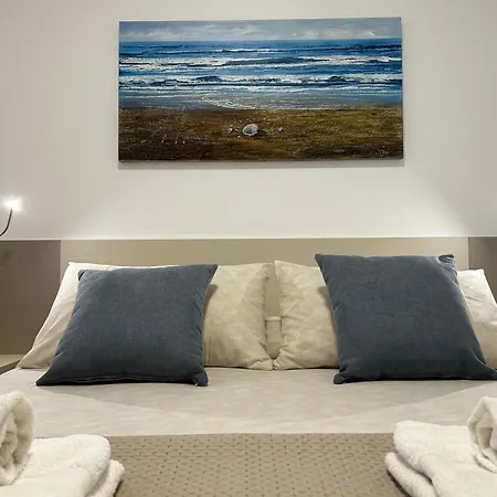 Virgilio Hosting Casa Nuovissima Vista Mare Apartment *