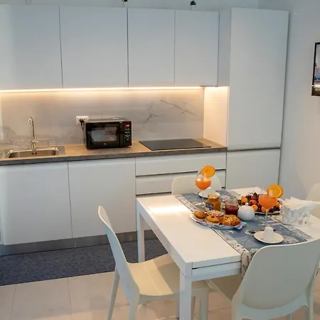 Virgilio Hosting Casa Nuovissima Vista Mare Apartamento *